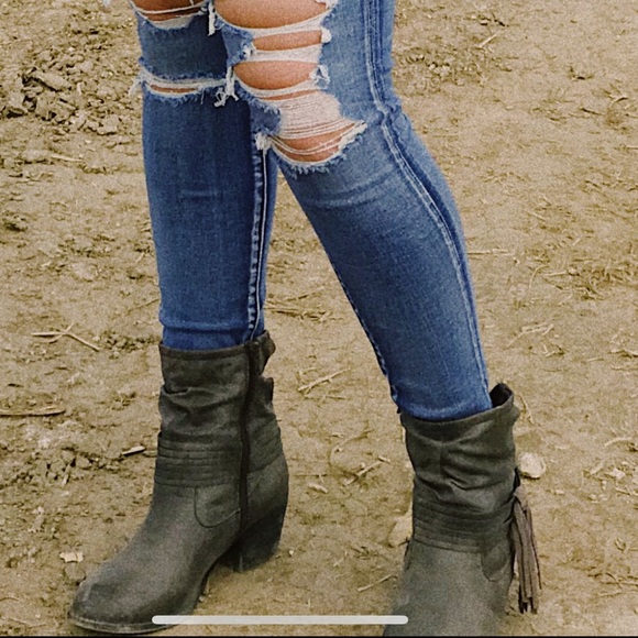 BOOTIES - Picture 2 of 2